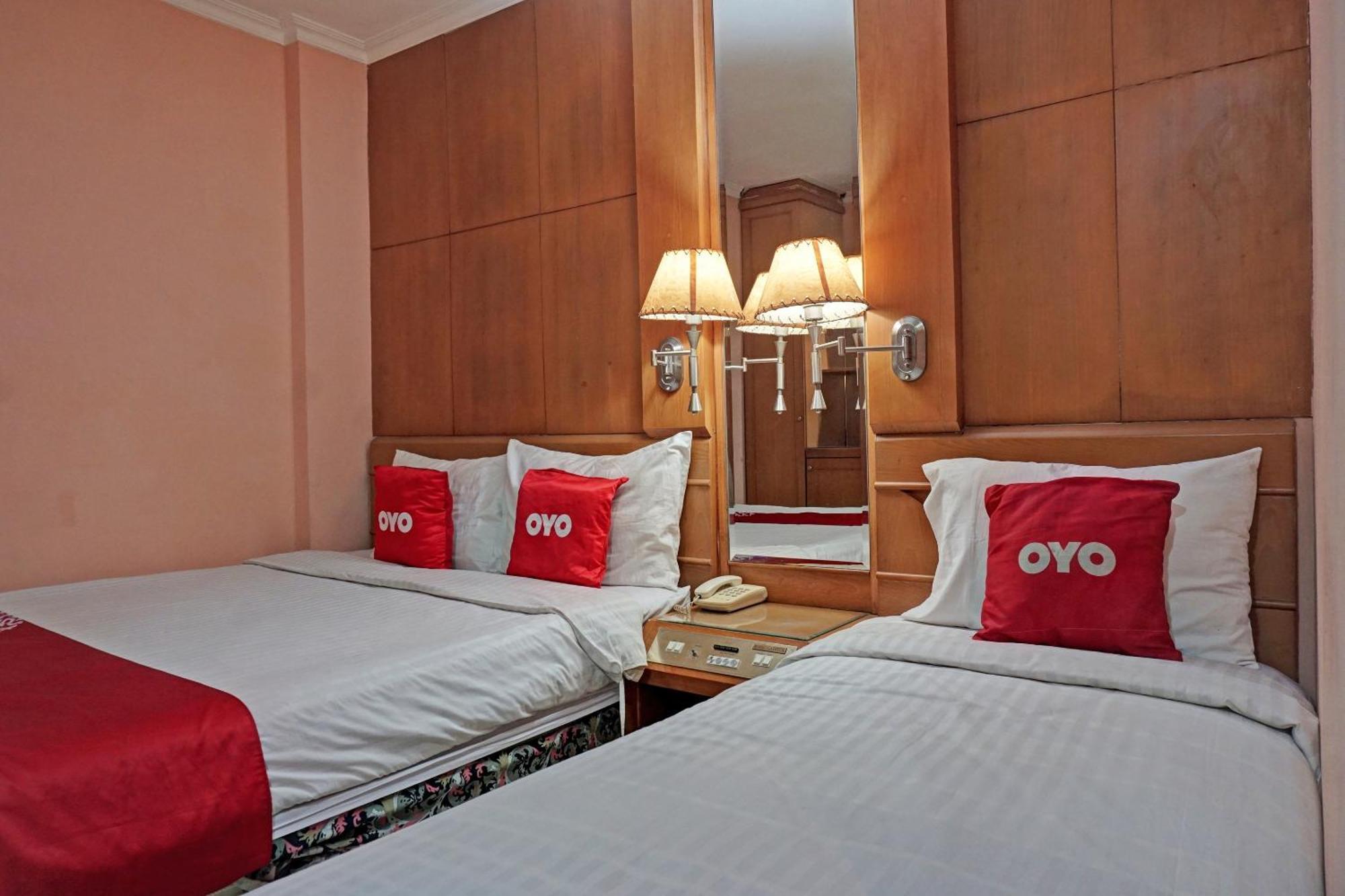 Oyo 671 Hotel Capitol Jacarta Exterior foto
