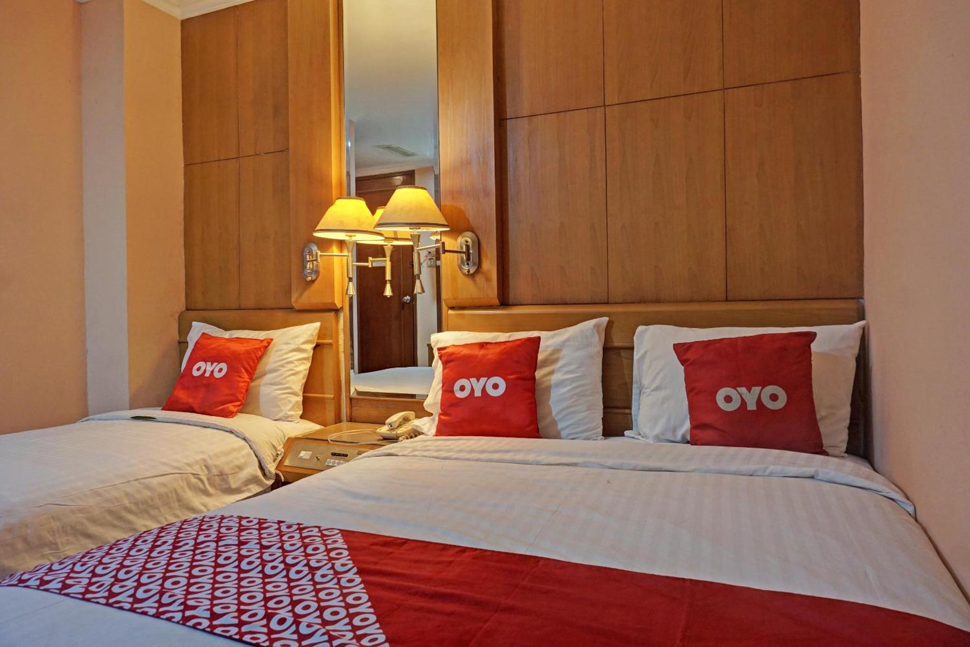 Oyo 671 Hotel Capitol Jacarta Exterior foto