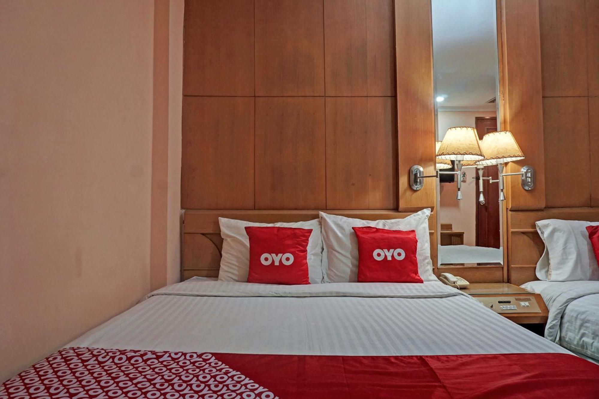 Oyo 671 Hotel Capitol Jacarta Exterior foto