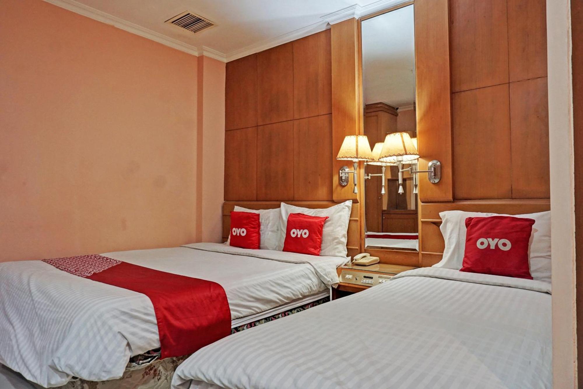 Oyo 671 Hotel Capitol Jacarta Exterior foto